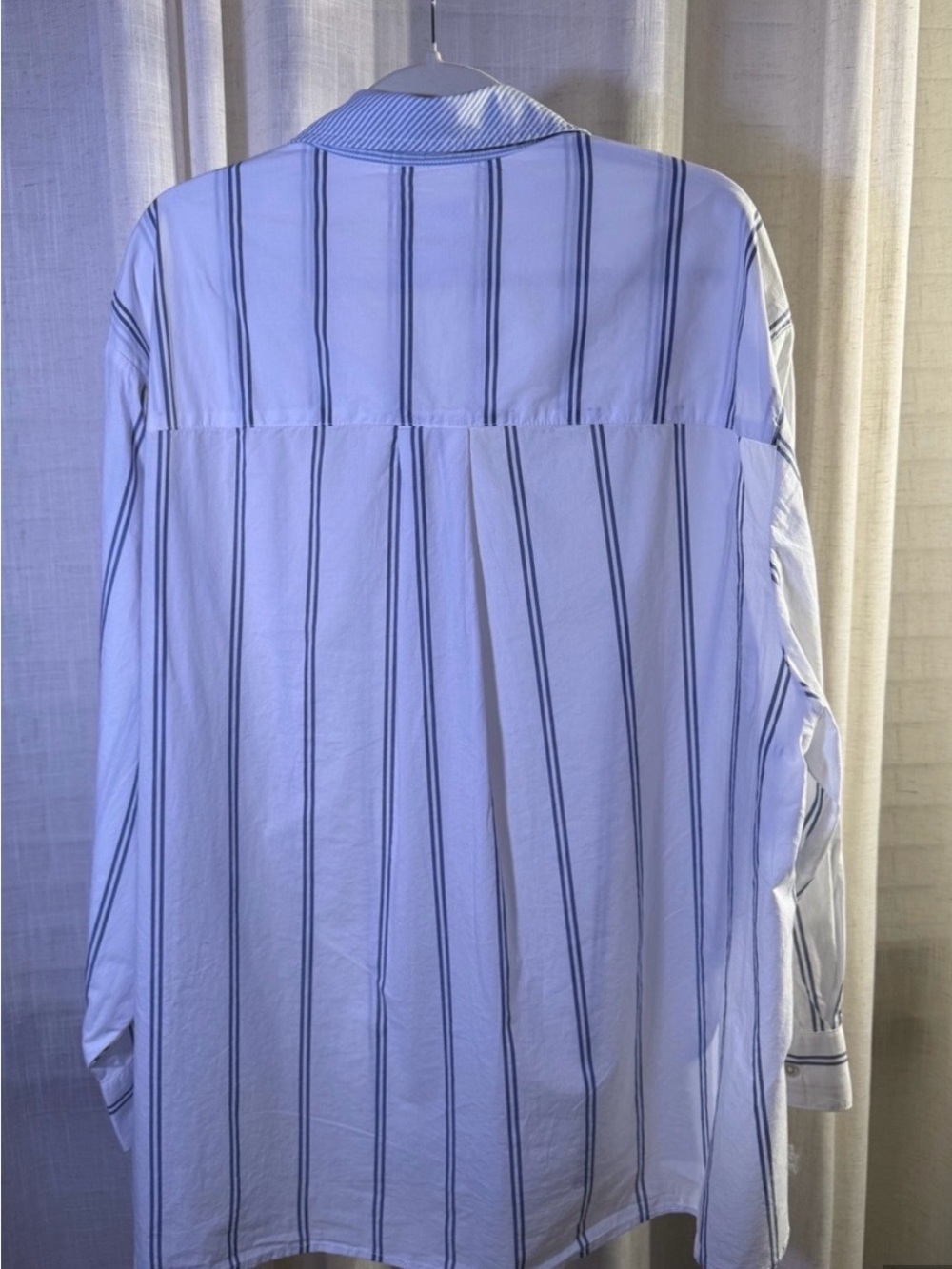 AERIE White Button-Down Shirt w/ slate blue stripes. - Picture 4 of 4